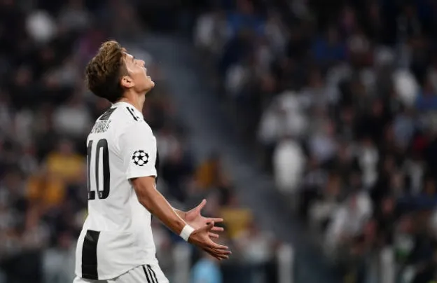 Ronaldo trầm ngâm trên khán đài khi chứng kiến Dybala tỏa sáng - Bóng Đá