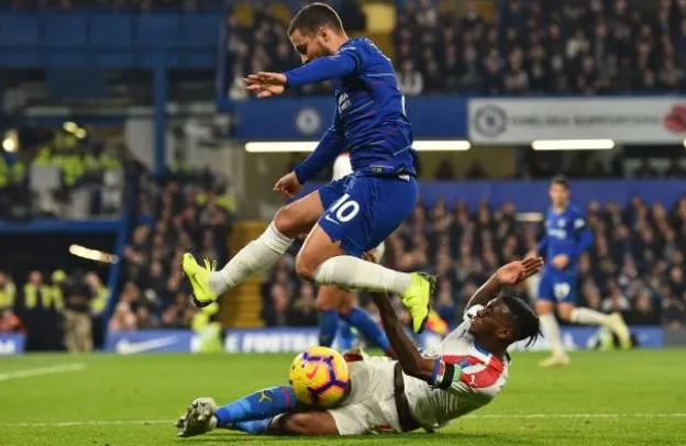 Wan Bissaka tắc bóng qua 10 vòng NHA - Bóng Đá
