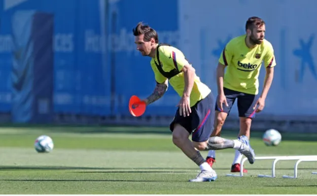 Messi is back to his best in training - Bóng Đá