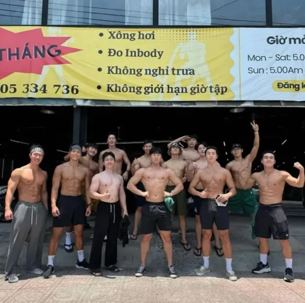 Park Hae Jin cùng bạn bè trong câu lạc bộ gym Sweat on Seoul đến Nha Trang để tổ chức workshop.