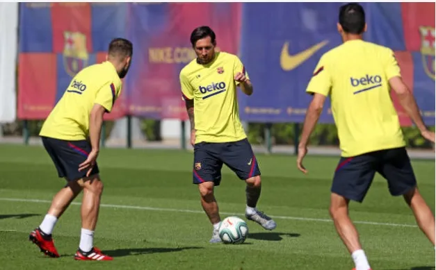 Messi is back to his best in training - Bóng Đá