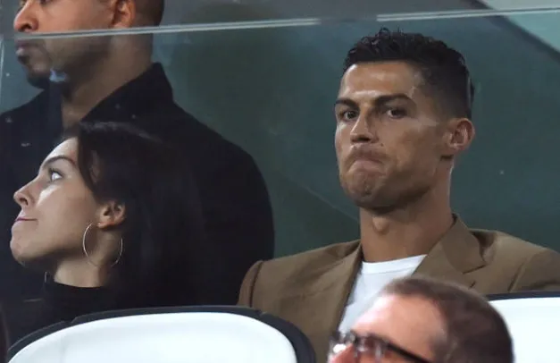 Ronaldo trầm ngâm trên khán đài khi chứng kiến Dybala tỏa sáng - Bóng Đá