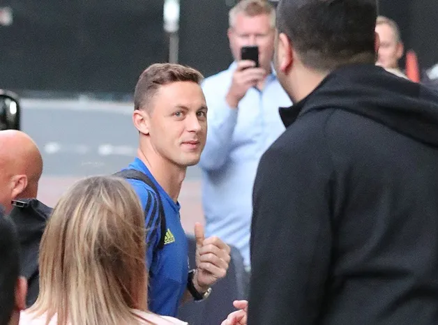 Pictures: Manchester United players arrive at hotel ahead of Leicester City match - Lingard bị trảm - Bóng Đá