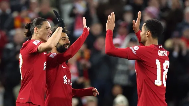 Mũi đinh ba ánh hồng của Liverpool - Bóng Đá