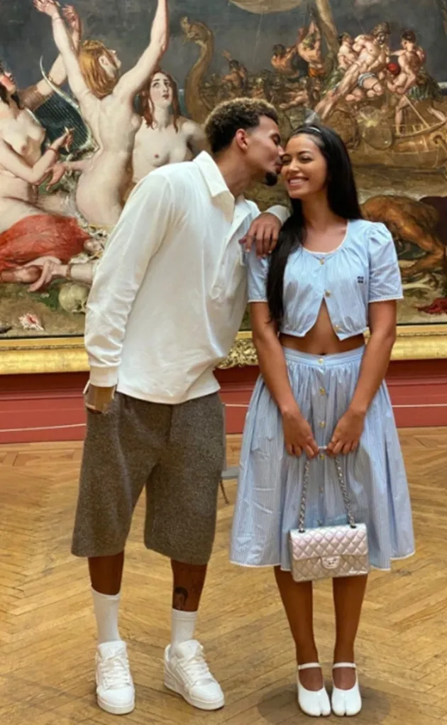 Dele Alli kisses stunning girlfriend Cindy Kimberly - Bóng Đá