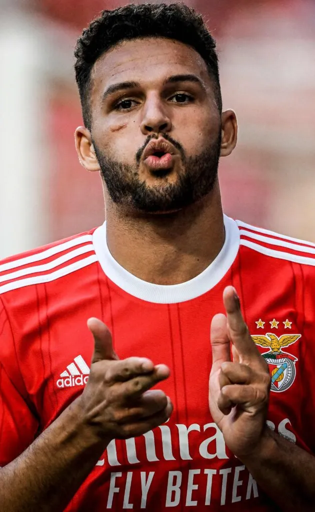 Manchester United are showing the most interest in signing Benfica striker Goncalo Ramos this summer, - Bóng Đá