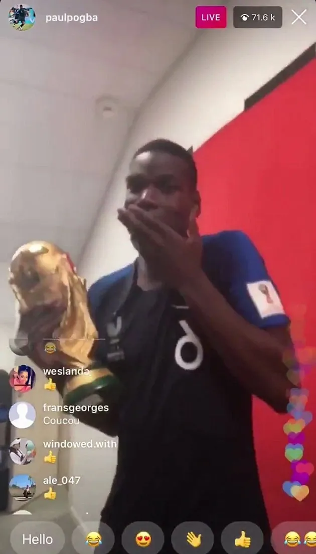 Pogba quẩy nhiệt tình với cúp vàng cùng đồng đội, 