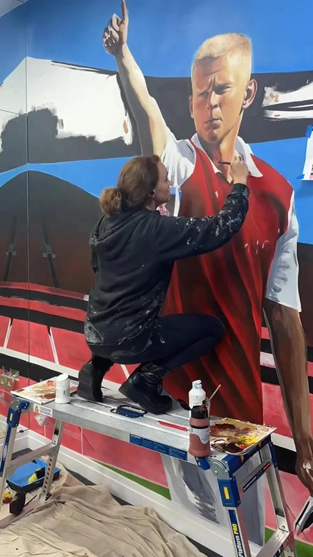 Inside Oleksandr Zinchenko’s Arsenal-themed home gym with incredible mural of defender at the Emirates - Bóng Đá