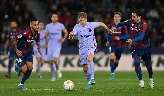 Barcelona yet to decide Frenkie De Jong future after Manchester United interest - Bóng Đá