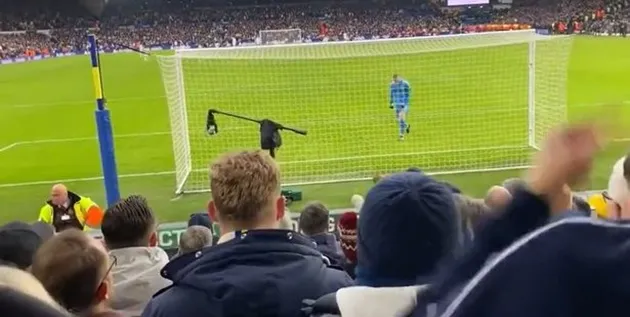 David De Gea riles up Leeds fans with reaction to Alejandro Garnacho winner - Bóng Đá