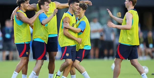 What Frenkie de Jong did in Barcelona pre-season training amid Manchester United transfer pursuit - Bóng Đá