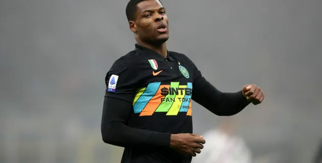 Chelsea big favourites to sign Denzel Dumfries - Bóng Đá