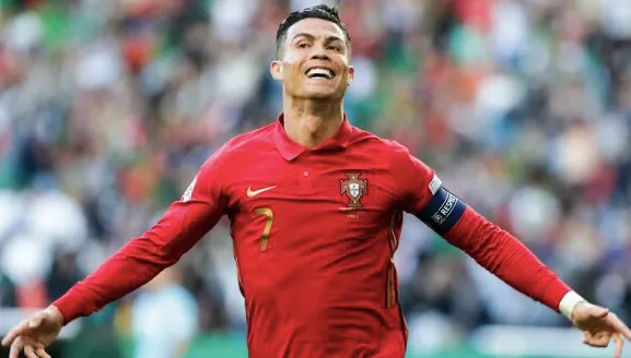 Messi ghi 5 bàn, Ronaldo lập cú đúp nhưng hỏng ăn ở khoảng cách 5m - Bóng Đá