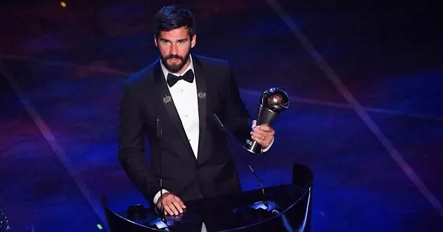 Alisson opens up on him winning and van Dijk being snubbed for FIFA personal awards - Bóng Đá