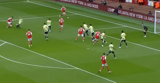 Jesus khôn khéo câu penalty cho Arsenal - Bóng Đá