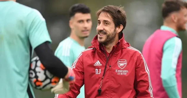 Người hùng bí ẩn làm lu mờ 118 triệu bảng của Arsenal - Bóng Đá