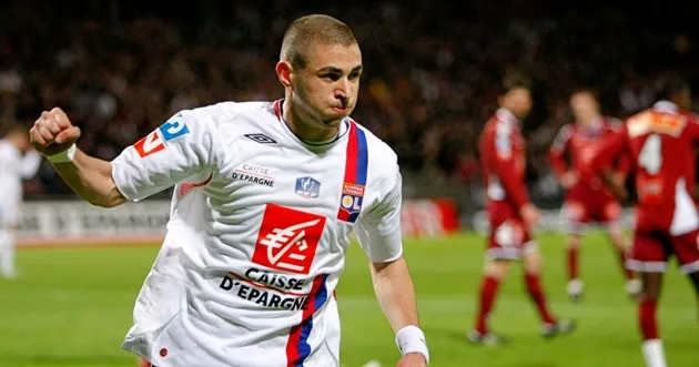 Benzema giành QBV, CĐV Lyon ăn mừng điên cuồng - Bóng Đá