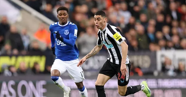 CĐV Newcastle chọc Pickford - Bóng Đá