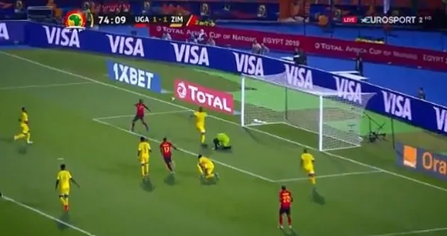 Đối thủ nặng kí của Salah thoát thua sau pha bỏ lỡ của năm - Bóng Đá
