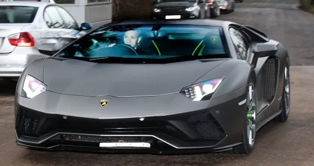 Alejandro Garnacho spotted getting Uber to Man Utd training - Bóng Đá