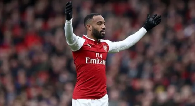 Wenger nói gì khi Aubameyang nhường Lacazette đá phạt đền? - Bóng Đá