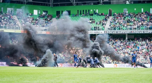 Ajax clash ABANDONED just ten minutes - Bóng Đá