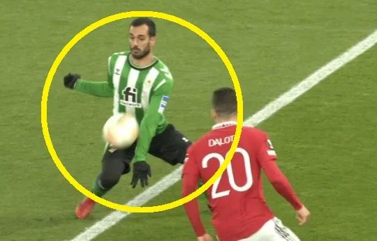 VAR gây tranh cãi trong trận thắng của Man United - Bóng Đá