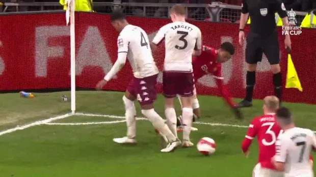 Lingard hóa Ronaldinho, loại bỏ 2 cầu thủ Aston Villa dễ như chơi - Bóng Đá