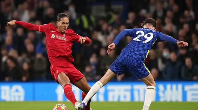 Virgil van Dijk admits the Premier League title is Manchester City's 'to lose' after Liverpool blew a 2-0 lead at rivals Chelsea - Bóng Đá