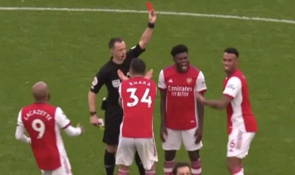 Gabriel mocked by Steve McManaman after Arsenal star gets sent off against Man City - Bóng Đá