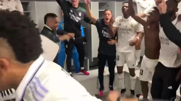 Inside Real Madrid’s incredible dressing room celebrations after Barcelona win as players go wild after earning day off - Bóng Đá