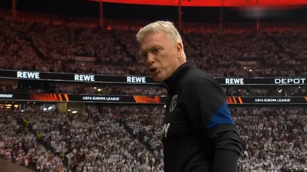 Vì sao David Moyes ăn thẻ đỏ ở trận Frankfurt?  - Bóng Đá