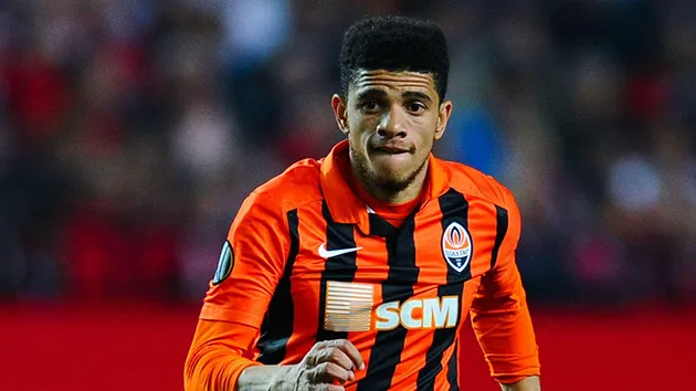 AC Milan mua Taison - Bóng Đá