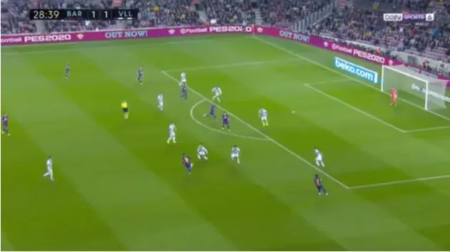 Lionel Messi Takes Five Real Valladolid Players Out Of The Game With World-Class Assist For Arturo Vidal's Goal - Bóng Đá