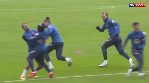 Kieran Trippier plays with gruesome black eye after being involved in nasty collision with Danny Ings - Bóng Đá