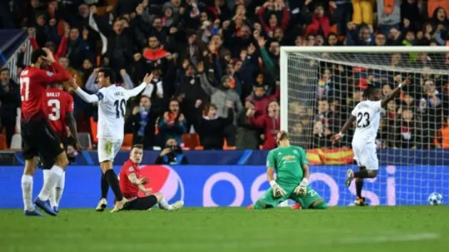 Tại sao Mourinho nổi giận với Woodward sau trận thua Valencia? - Bóng Đá