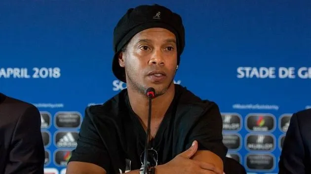 Ronaldinho bị tòa án tịch thu hộ chiếu - Bóng Đá