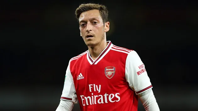 Arsenal boss Mikel Arteta made himself 'look stupid' with Mesut Ozil claim after Man City - Bóng Đá