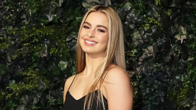 Barcelona joke Addison Rae is new ‘good luck charm’ as TikTok star - Bóng Đá