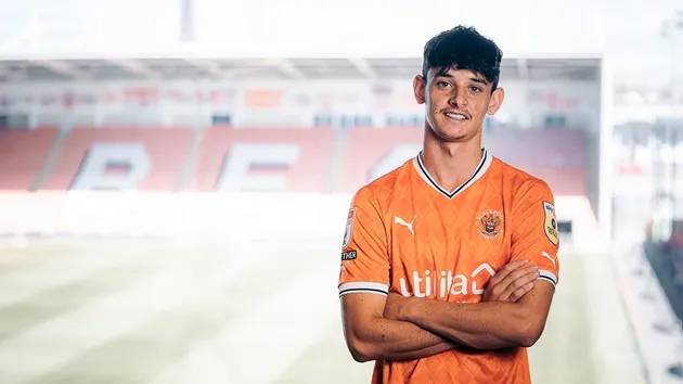 CHARLIE PATINO gia nhập Blackpool - Bóng Đá