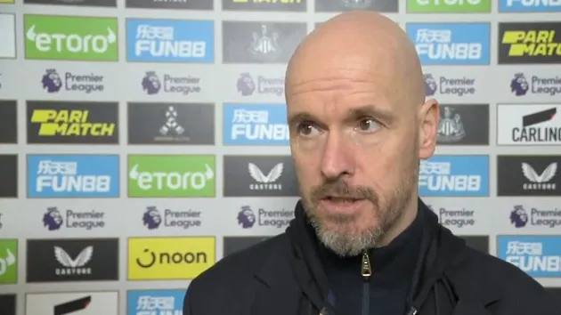 Erik ten Hag explains why he subbed Raphael Varane and Lisandro Martinez - Bóng Đá