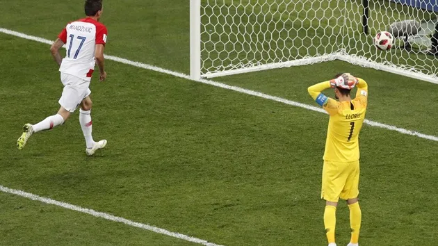 Tottenham đau đầu vì độ ngáo bất chợt của Lloris - Bóng Đá