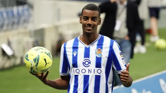  Kevin Campbell has cast doubts over the prospect of Alexander Isak succeeding at Arsenal. - Bóng Đá