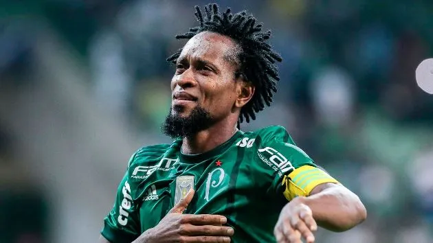  Ze Roberto tự tin khoác áo Man City ở tuổi 47 - Bóng Đá