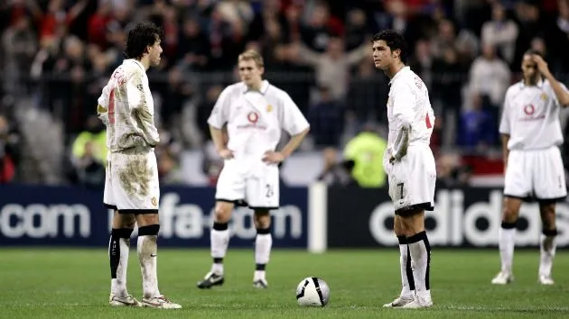 Van Nistelrooy reveals reason why he had Man Utd training ground ‘argument’ with Ronaldo - Bóng Đá