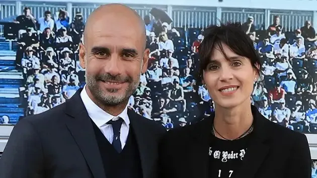 Pep Guardiola fashion style: Coats, hoodies & shoes and why Man City manager's wife chooses what he wears - Bóng Đá