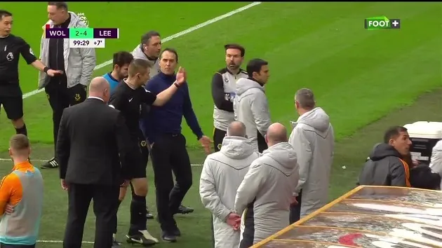 Diego Costa holds back furious Wolves star after red card for pushing assistant referee - Bóng Đá