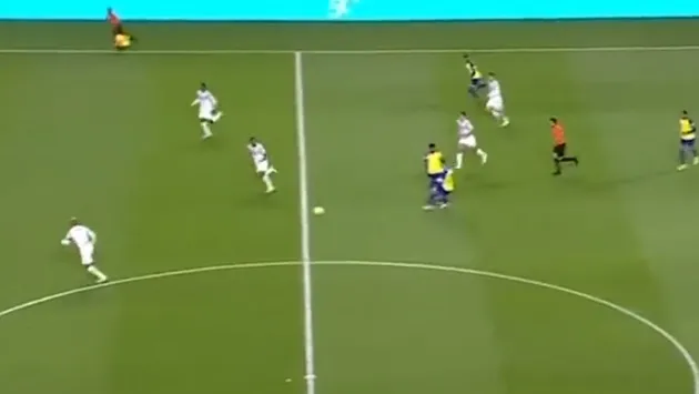 Tròn mắt với 2 pha kiến tạo khó tin của Ronaldo - Bóng Đá