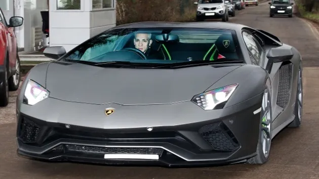 Antony’s £337,000 Lamborghini Aventador taken away in back of recovery truck - Bóng Đá