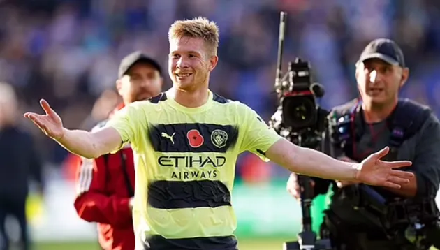 Fans react to 'absolutely incredible' Kevin De Bruyne free-kick - Bóng Đá